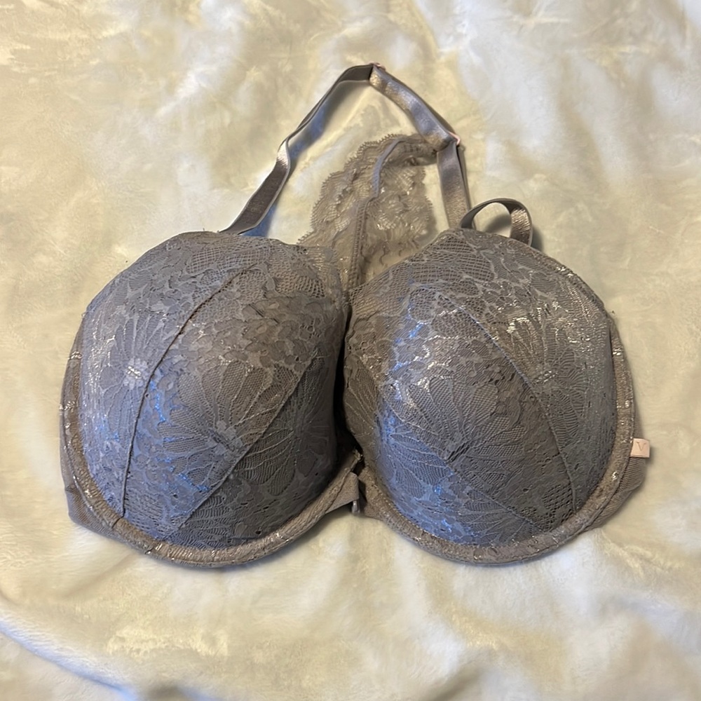 Victoria Secret 34DDD Bra